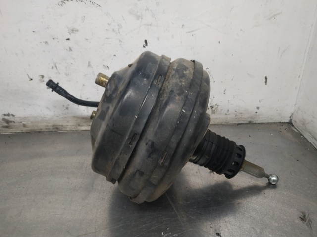 Wzmacniacz próżniowy hamulców 4B3612105 VAG