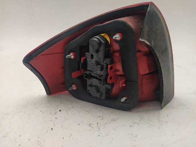 Lampa zespolona tylna prawa 4B5945096 VAG