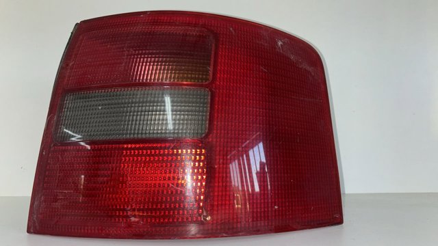 Lampa zespolona tylna prawa 4B9945096 VAG