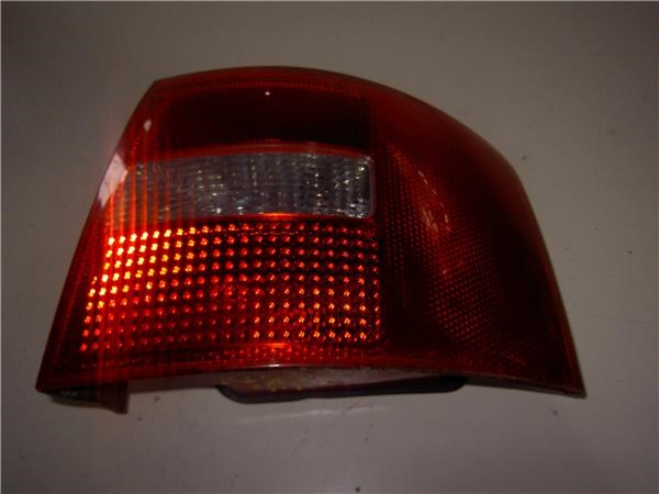 Lampa zespolona tylna prawa 4B9945096D VAG