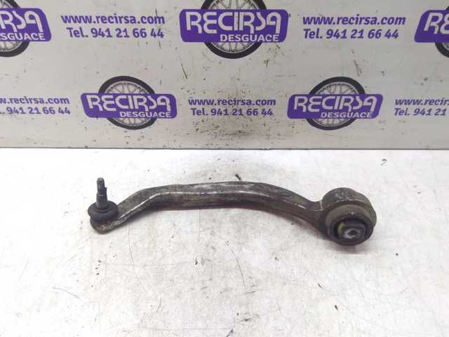 Wahacz zawieszenia przedniego dolny lewy 4D0407695J VAG