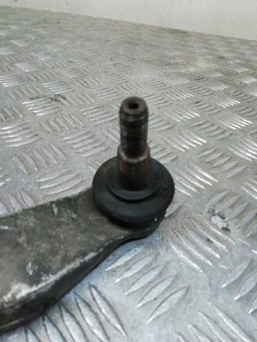 Wahacz zawieszenia przedniego dolny lewy 4D0407695J VAG