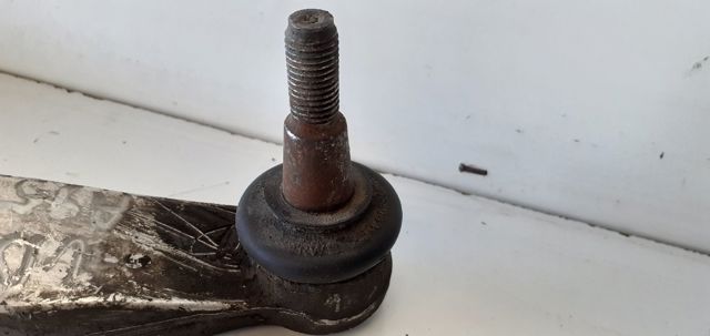 Wahacz zawieszenia przedniego dolny lewy 4D0407695J VAG