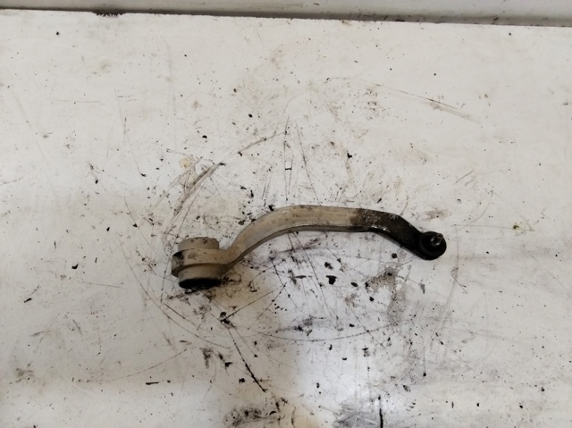 Wahacz zawieszenia przedniego dolny prawy 4D0407696J VAG