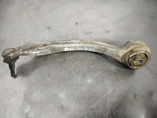 Wahacz zawieszenia przedniego dolny prawy 4D0407696J VAG