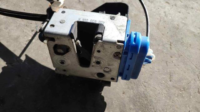 Zamek drzwi tylnych prawych 4D0839016A VAG