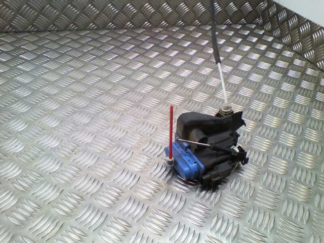 Zamek drzwi tylnych prawych 4D0839016D VAG