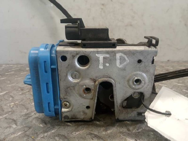 Zamek drzwi tylnych prawych 4D0839016D VAG