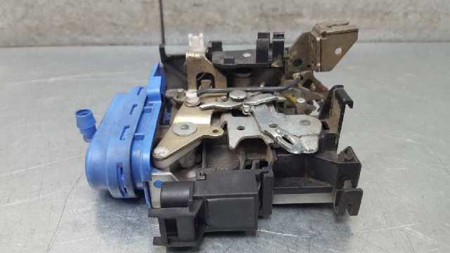 Zamek drzwi tylnych prawych 4D0839016D VAG