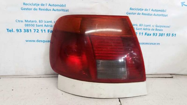 Powtarzacz kierunkowskazu na błotniku 4D0949127B VAG