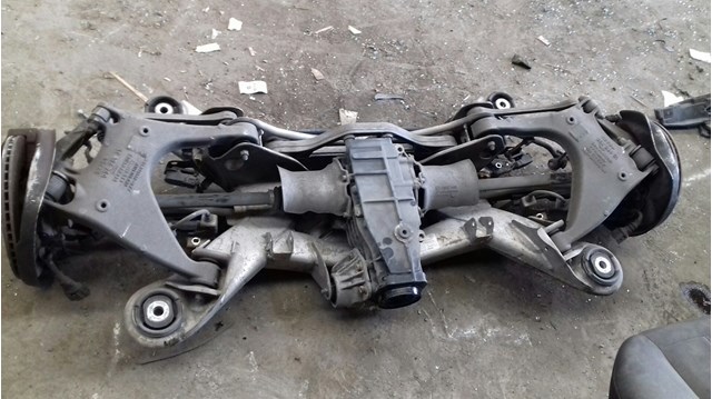 Tylna belka Audi A8