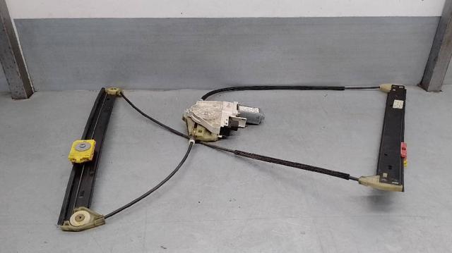 Mechanizm podnoszenia szyby drzwi przednich prawych 4F0837462A VAG