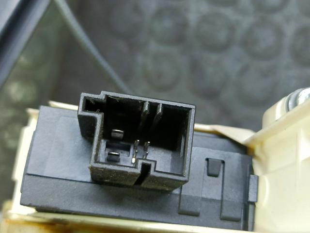 Mechanizm podnoszenia szyby drzwi przednich prawych 4F0837462A VAG