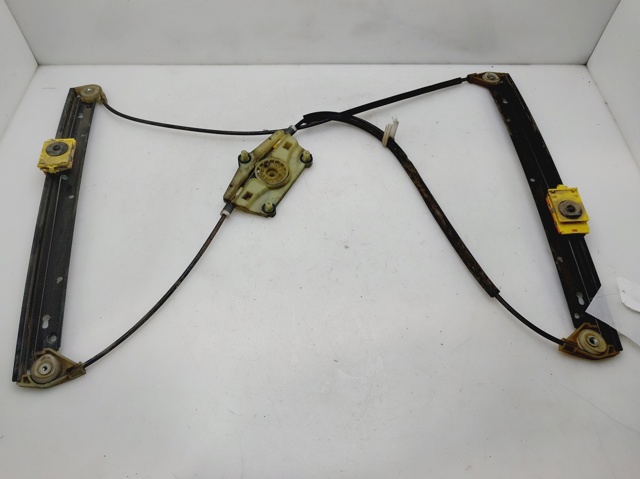 Mechanizm podnoszenia szyby drzwi przednich prawych 4F0837462D VAG