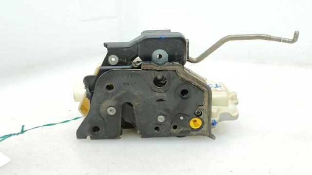 Zamek drzwi tylnych lewych 4F0839015 VAG