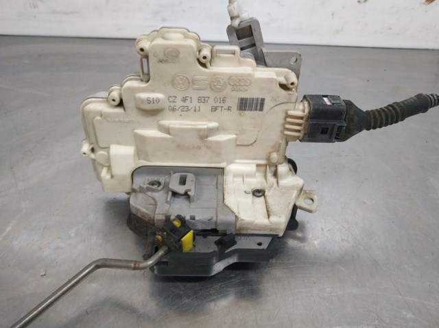 Zamek drzwi przednich prawych 4F1837016 VAG