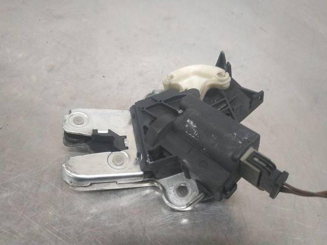 Zamek klapy bagażnika (3/5 drzwi tylnych) 4F5827505D VAG