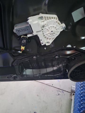 Mechanizm podnoszenia szyby drzwi przednich lewych 4G0837461 VAG