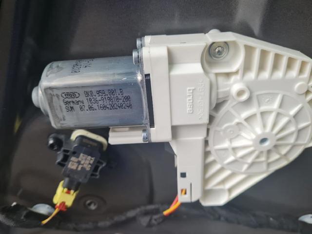 Mechanizm podnoszenia szyby drzwi przednich lewych 4G0837461 VAG