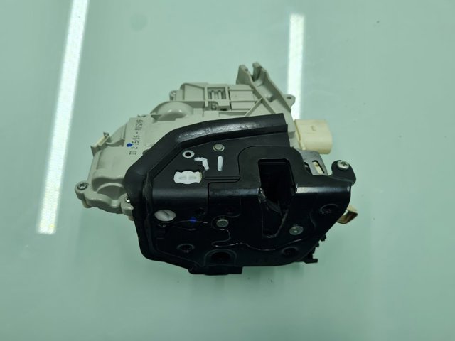 Zamek drzwi tylnych lewych 4G0839015E VAG