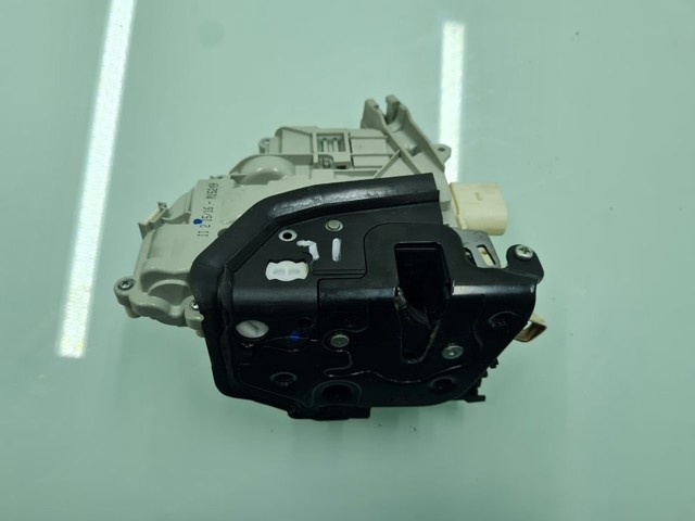 Zamek drzwi tylnych lewych 4G0839015E VAG