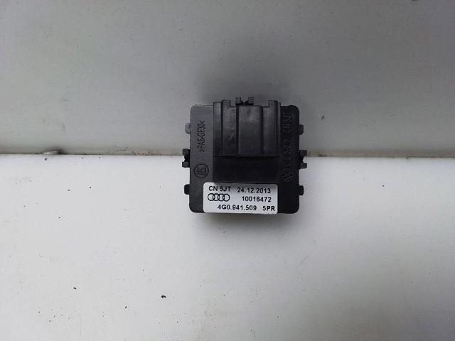 Przycisk włączania światła awaryjnego 4G0941509 VAG