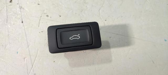 Przycisk klapy bagażnika (3/5 drzwi) w kabinie 4G0959831A VAG