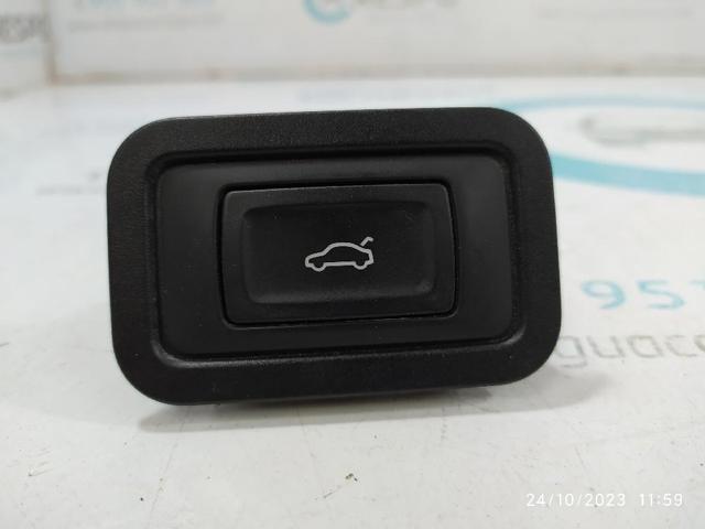Przycisk klapy bagażnika (3/5 drzwi) w kabinie 4G0959831A VAG