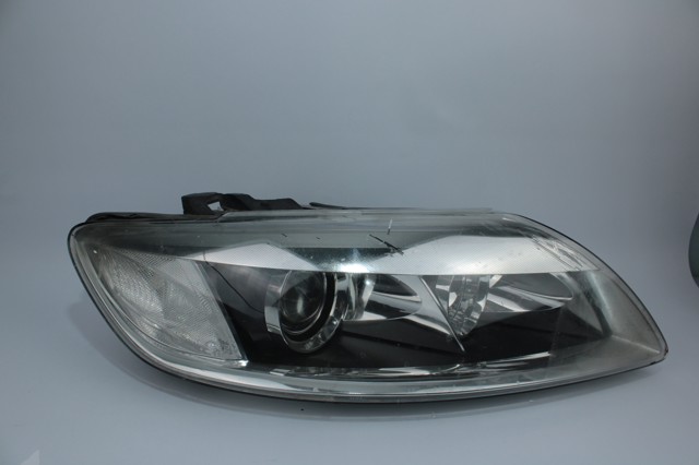 Reflektor prawy 4L0941004A VAG
