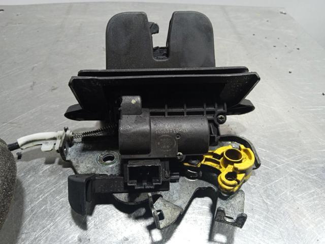 Zamek klapy bagażnika (3/5 drzwi tylnych) 4M0827506D VAG