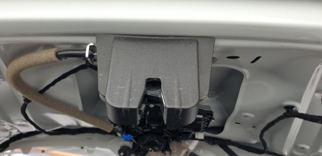 Zamek klapy Seat ATECA