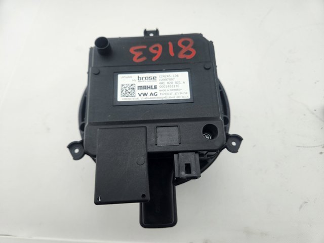 Silniczek wentylatora nagrzewnicy (ogrzewacza wnętrza) 4M1820021A VAG