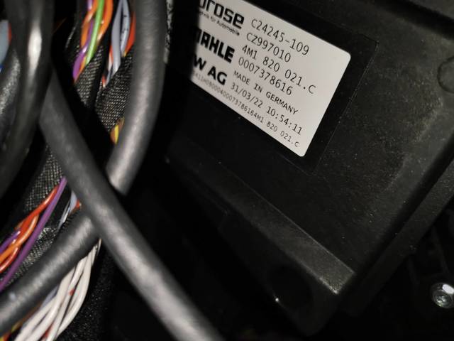 Silniczek wentylatora nagrzewnicy (ogrzewacza wnętrza) 4M1820021C VAG