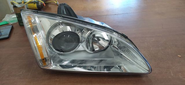 Reflektor prawy 4M5113099GC FORD