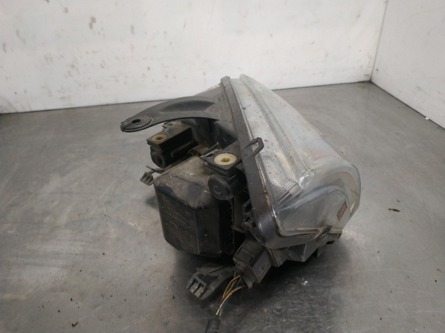 Reflektor prawy 4M5113W029AD FORD