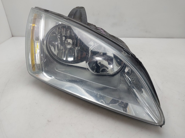 Reflektor prawy 4M5113W029AD FORD