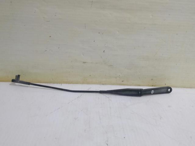 Ramię wycieraczki szyby przedniej 4M5117526CD FORD
