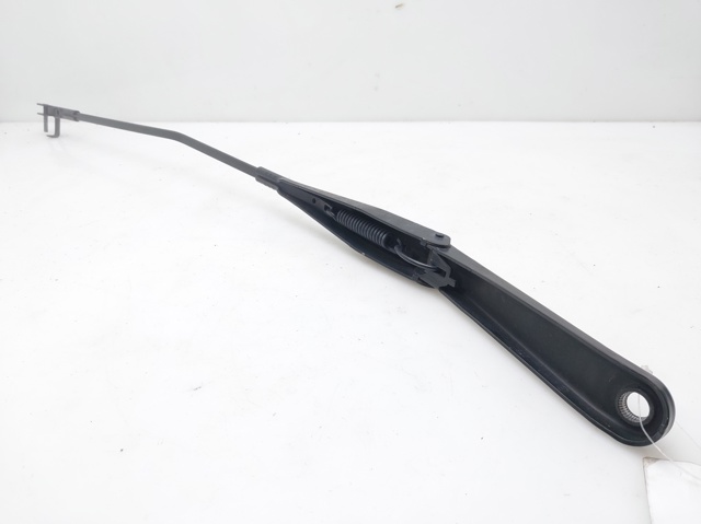 Ramię wycieraczki szyby przedniej 4M5117526CD FORD