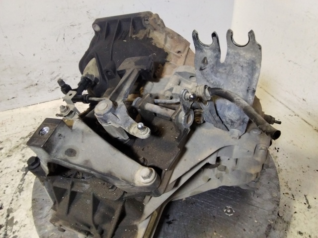Mechaniczna skrzynia biegów w komplecie 4M5R7002YA FORD