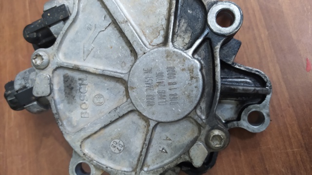 Pompa podciśnienia 4R8Q2A451AE LAND ROVER