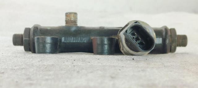 Czujnik ciśnienia paliwa 4R8Q9C066AE LAND ROVER