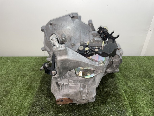 Mechaniczna skrzynia biegów w komplecie 4X4R7002AA JAGUAR