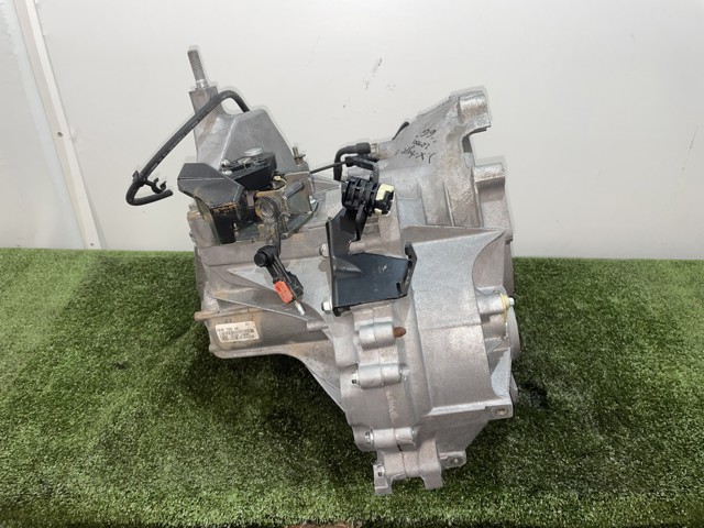 Mechaniczna skrzynia biegów w komplecie 4X4R7002AA JAGUAR