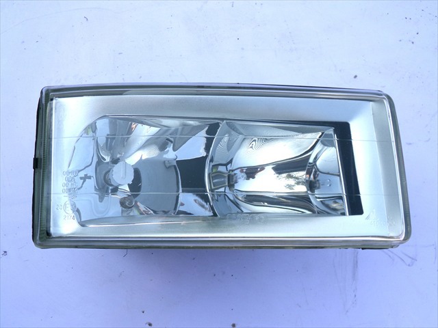 Reflektor prawy 500307754 IVECO