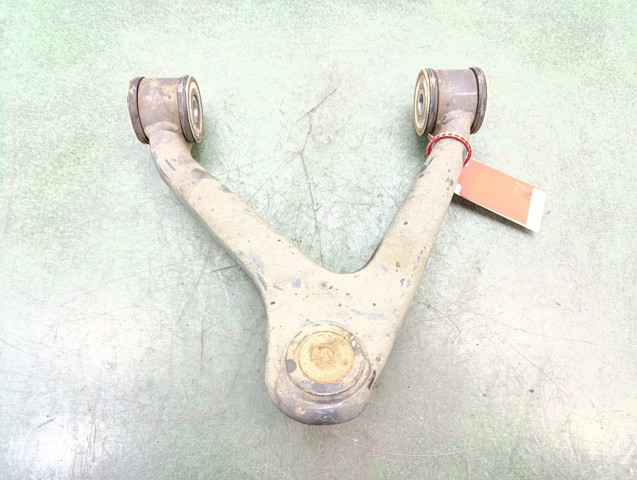 Wahacz zawieszenia przedniego prawy górny 500379802 IVECO