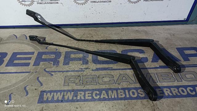 Ramię wycieraczki szyby przedniej 50509404 FIAT