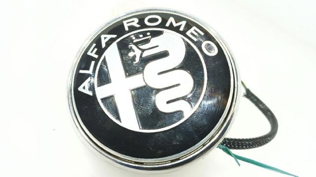 Kupić Emblemat na klapę bagaznika (znaczek firmowy) Alfa Romeo 159 939 w dobrej cenie