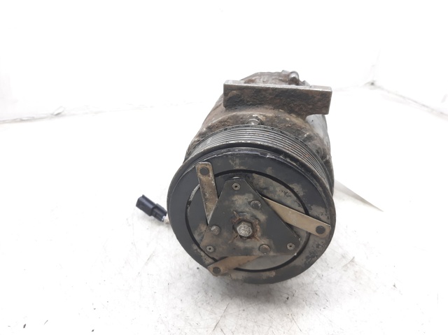 Sprężarka klimatyzacji 5060410300 NISSAN