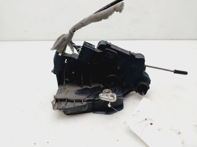 Zamek drzwi przednich lewych 51217011241 BMW