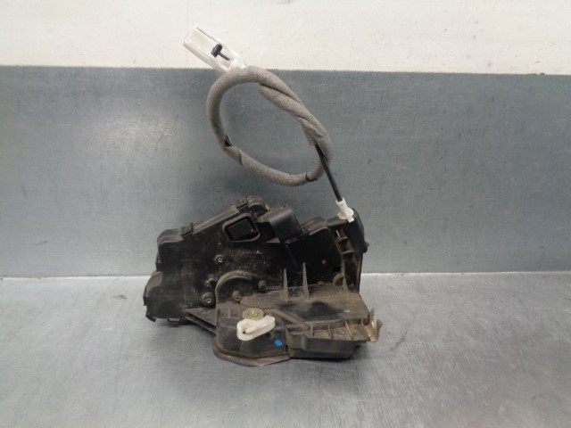 Zamek drzwi przednich prawych 51217011244 BMW